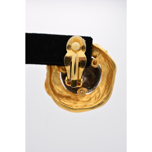 Vintage Clip On Earrings Brushed Gold Matte Brutalist Chunky Heavy 1980s BinAK - Picture 9 of 12